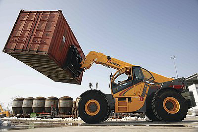 Container-manipulator-vysokozdvizny-vozik-na-kontejnery